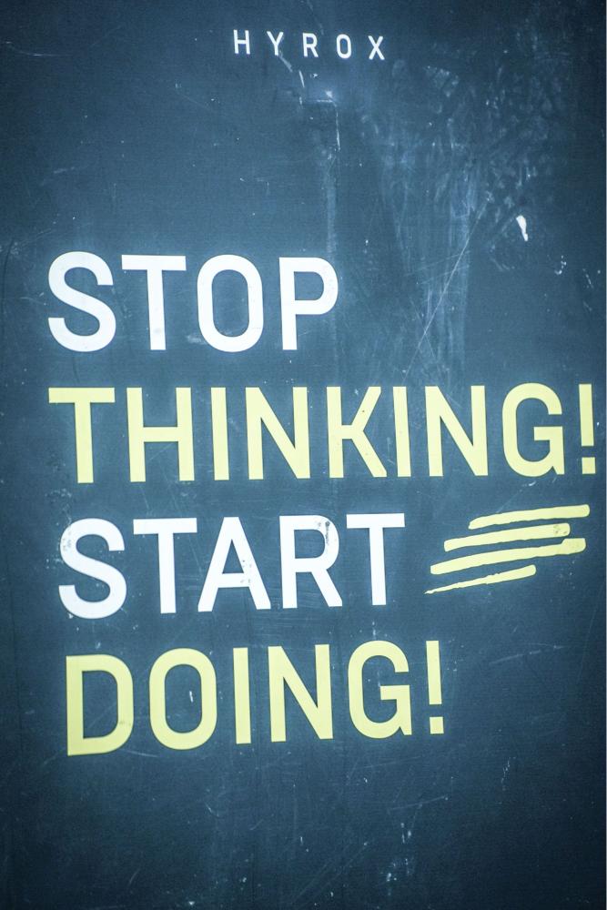 Spruch: Stop thinking start doing